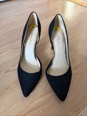 Jessica Simpson Black Pointed D'Orsay Heels